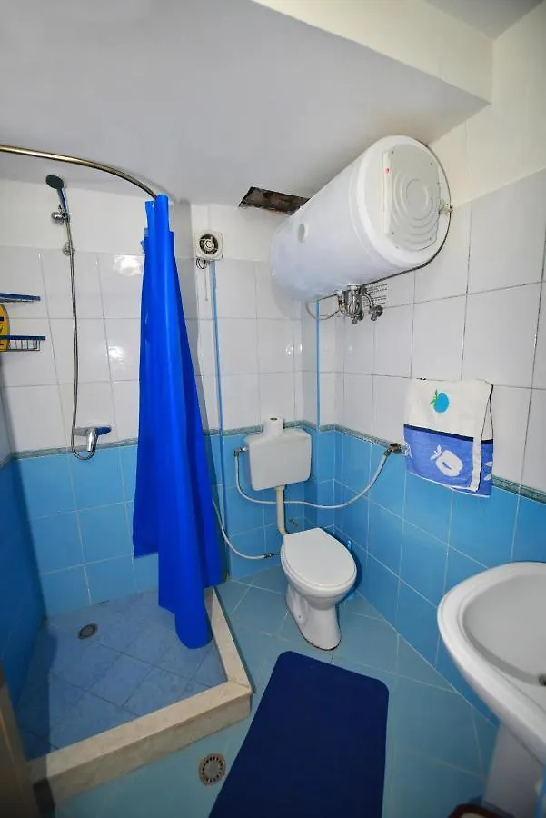 Lovely Apartment W/ Ac + Bath. + Kitchen + Parking And Garden Shkoder