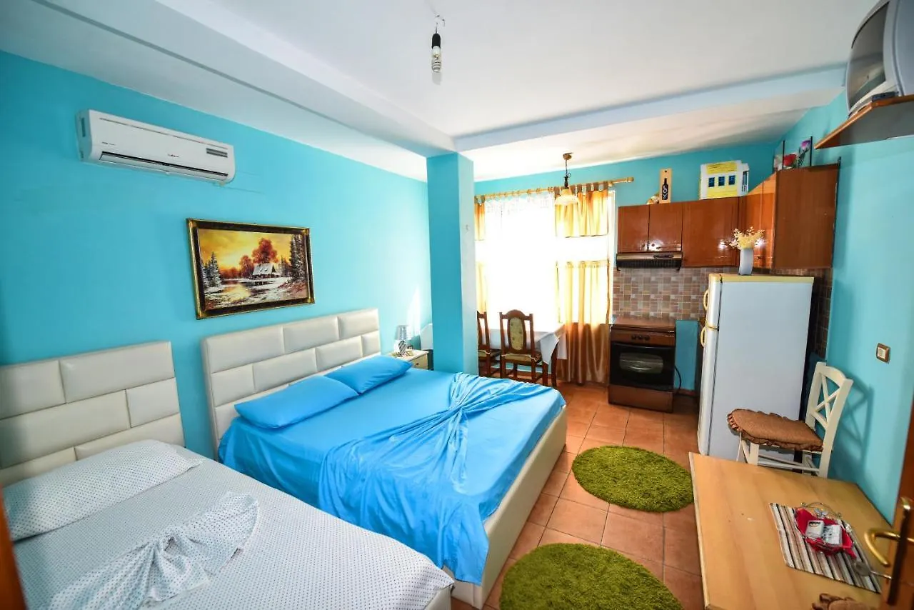 Lovely Apartment W/ Ac + Bath. + Kitchen + Parking And Garden Shkoder