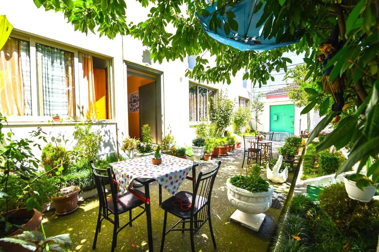 Lovely Apartment W/ Ac + Bath. + Kitchen + Parking And Garden Shkoder